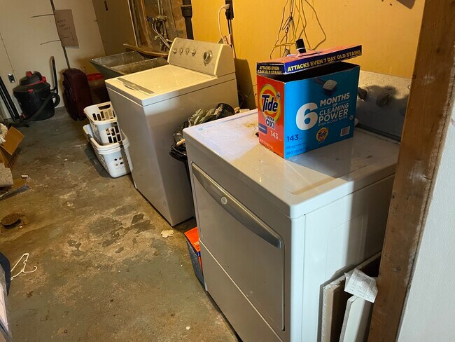 Building Photo - 3124 W Fairview Ave