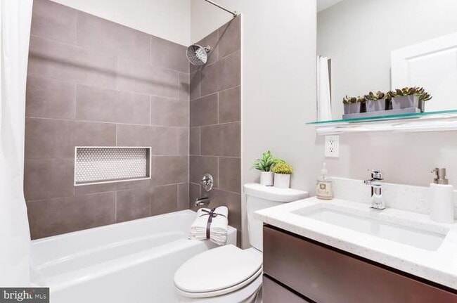 Building Photo - 30 Hanover Pl NW