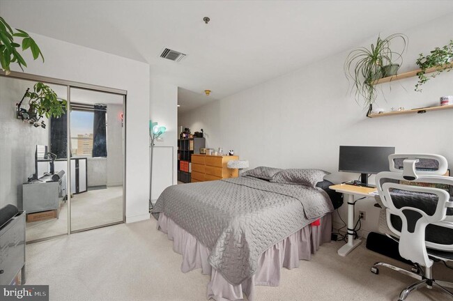 Building Photo - 1100 Vine St