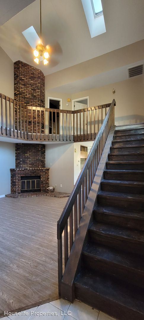 Building Photo - 3 br, 2 bath House - 3358 Eastwood Dr