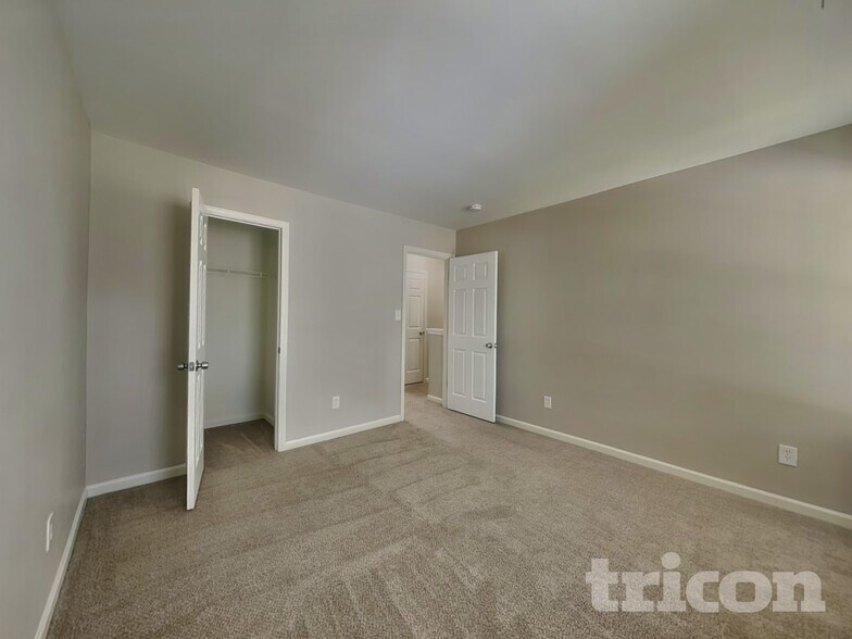 Building Photo - 2120 Ballingarry Dr