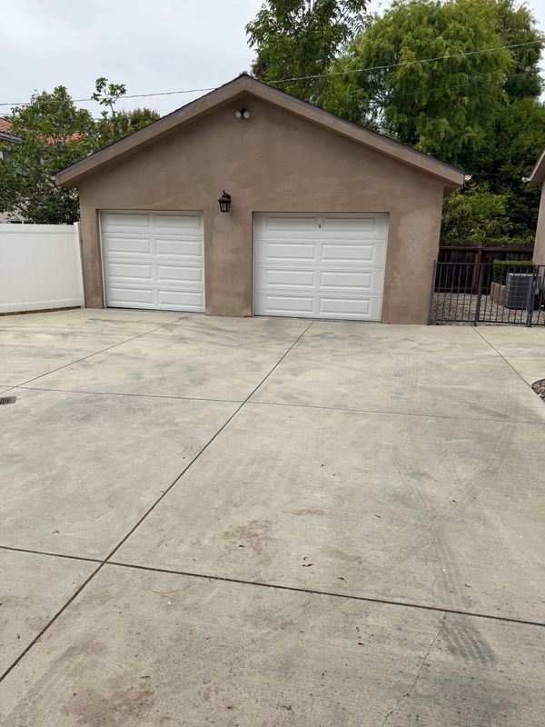 Building Photo - 4420 Matilija Ave