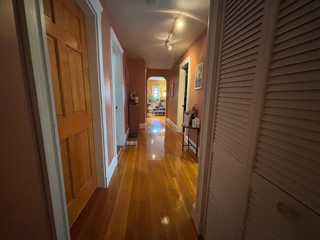 Building Photo - 504 Washington St