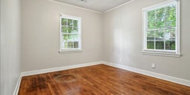 Building Photo - 4 Bedroom, 2 Bathroom Near Park & Goodlett