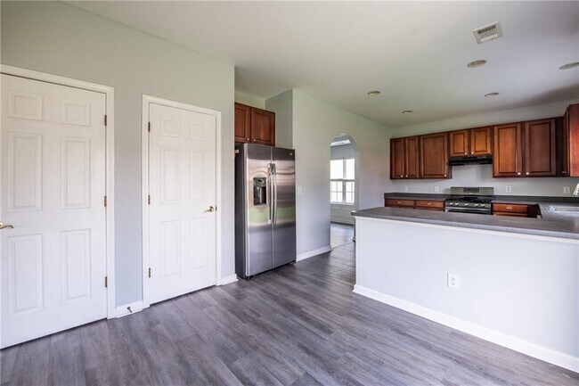 Building Photo - 7702 Parkside Dr
