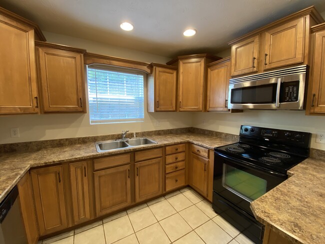 Building Photo - 5355 Midway Dr