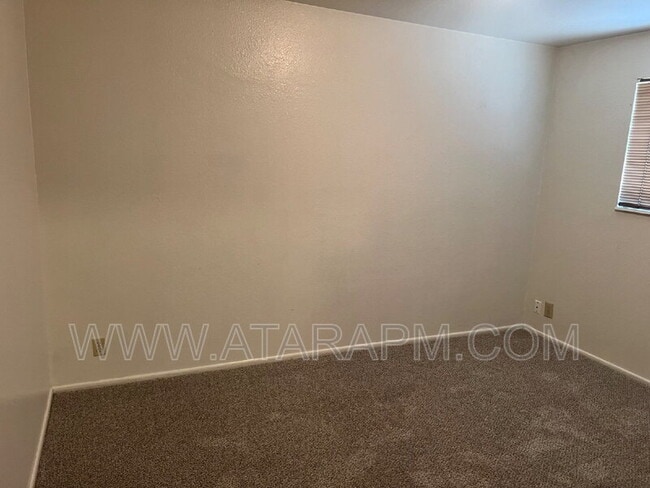 Building Photo - 270 Country Club Dr
