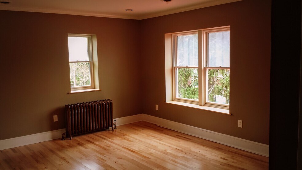 Building Photo - 203 Robertson Ave