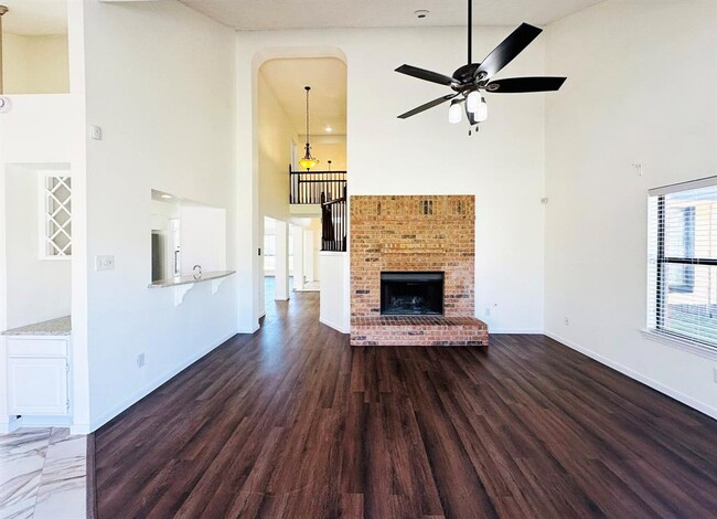 Building Photo - 306 Applewood Dr