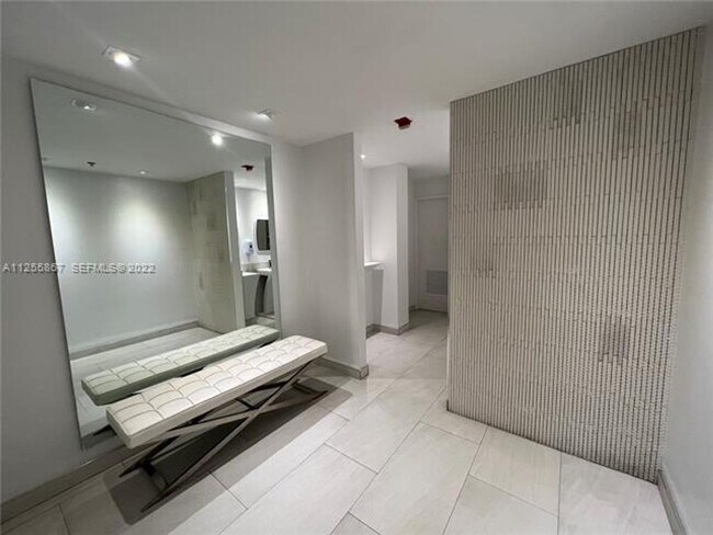 Building Photo - 5161 Collins Ave