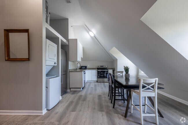 2BR, 1BA - 900SF - Dining Room - 558 Marston St