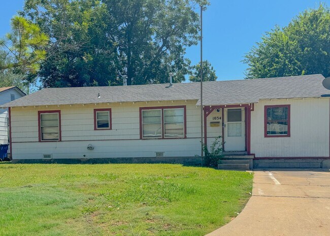 Building Photo - $500 OFF FIRST MONTHS RENT! 3 Bed in MWC!