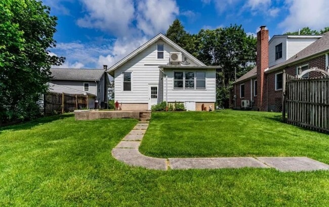 Building Photo - Coming Soon - Charming 3 Bedroom, 1.5 Bath...