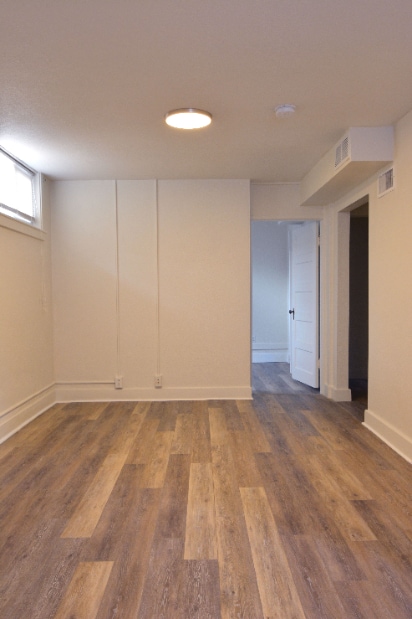 Building Photo - Cozy & Charming 2-Bedroom Apartment in Che...