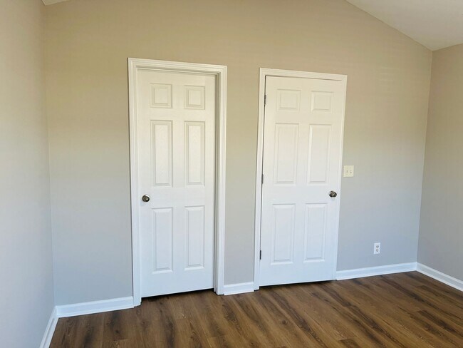 Building Photo - Wow! Check out this charming 3 bedroom 2.5...