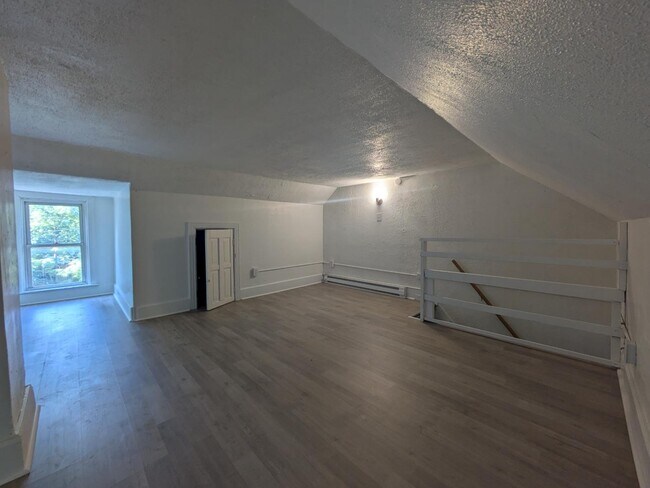 Building Photo - 325 E Church St