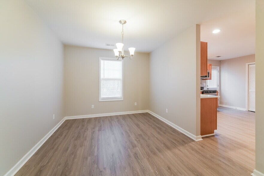 Building Photo - 2427 Justin Dr SW