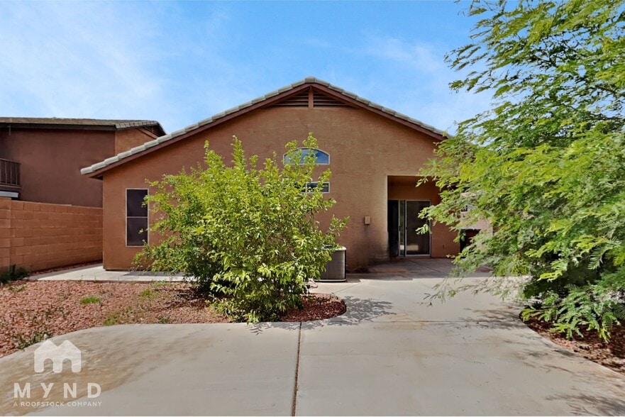 Building Photo - 714 E Lovegrass Dr