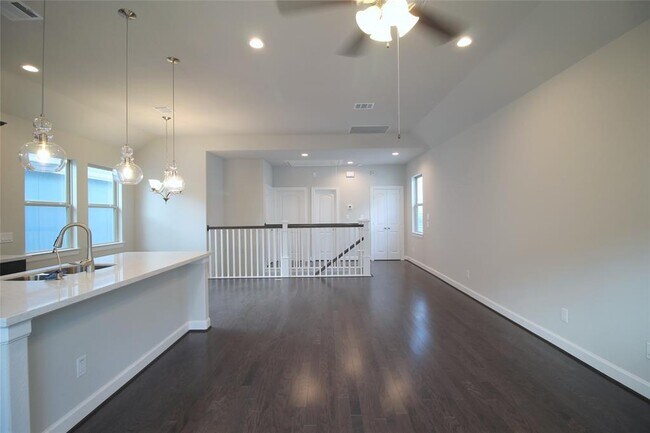Building Photo - 11917 Oakmont Valley Trace