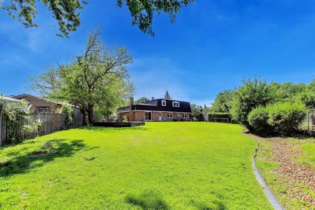 Building Photo - 1526 Carrol Ct