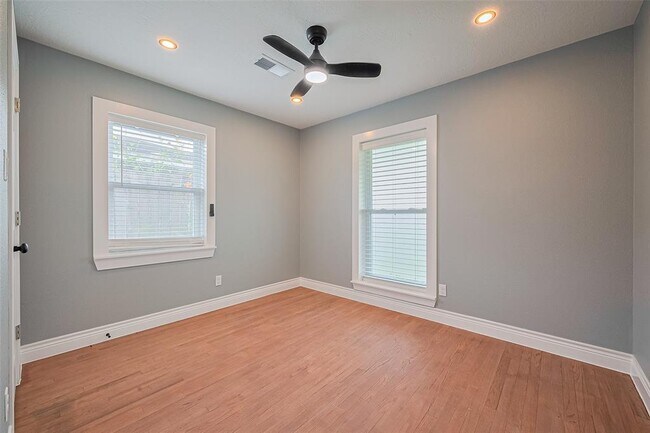 Building Photo - 2219 Raspberry Ln