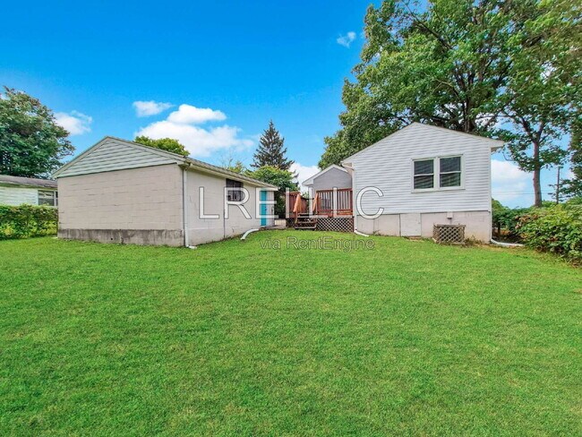 Building Photo - 10815 Alberta Dr