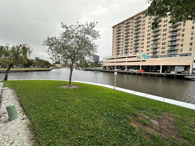 Building Photo - 450 Paradise Isle Blvd