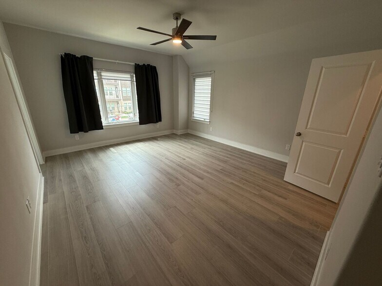 Building Photo - 813 Crystal Oak Ln