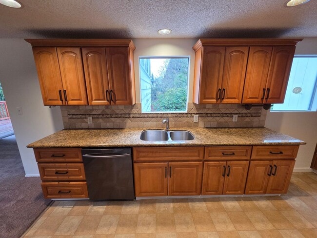 Building Photo - 2136 N 187th St