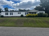 Building Photo - 4 Bedrooms 3 Bath