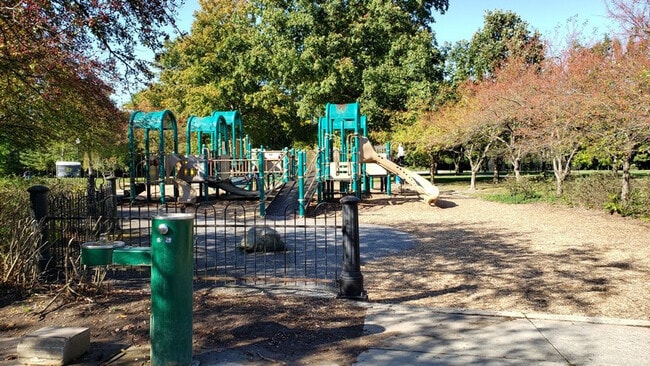 Building Photo - Historic Garfield Park Neighborhood Charmer!
