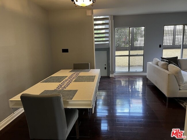 Building Photo - 5311 Coldwater Canyon Ave