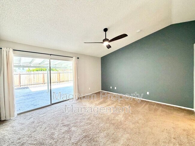 Building Photo - 45680 Clubhouse Dr