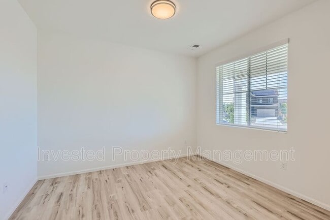 Building Photo - 423 Vis Clf Ct