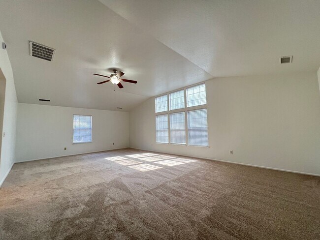 Building Photo - 1342 Kingswood Dr