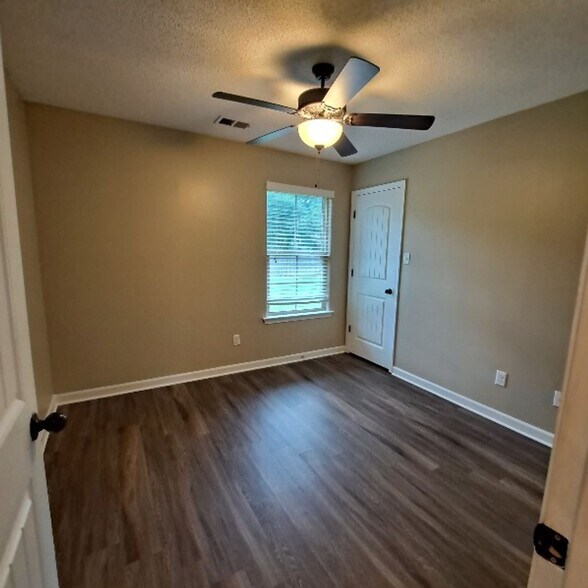 Building Photo - 407 Springer Cv