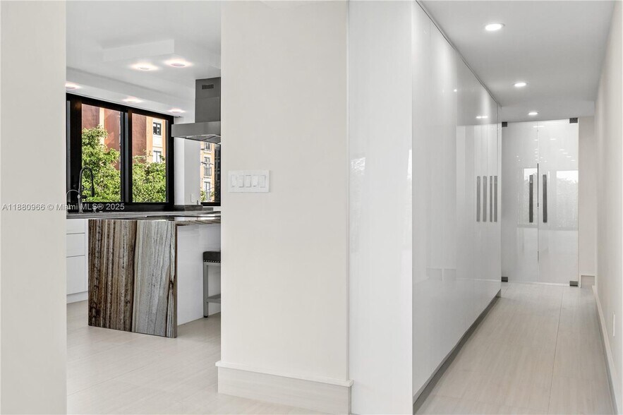 Building Photo - 700 Coral Way