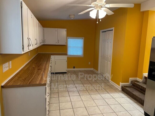 Building Photo - 305 Ilex Dr