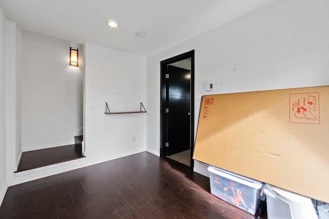 Building Photo - 2010 S Judkins St