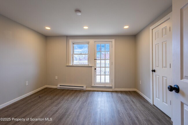 Building Photo - 601 Clay Ave