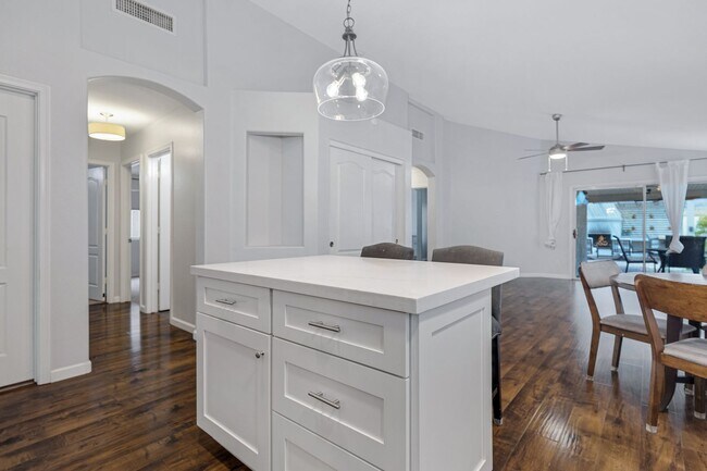 Building Photo - 4 Bedroom/2 Bathroom Remodeled home with S...