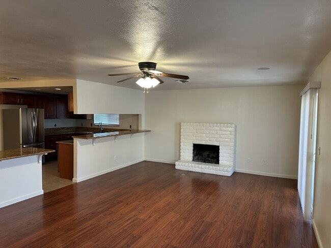 Building Photo - Beautiful Manteca 3 Bedroom Single Story H...