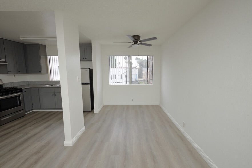 Building Photo - 1406 N Serrano Ave