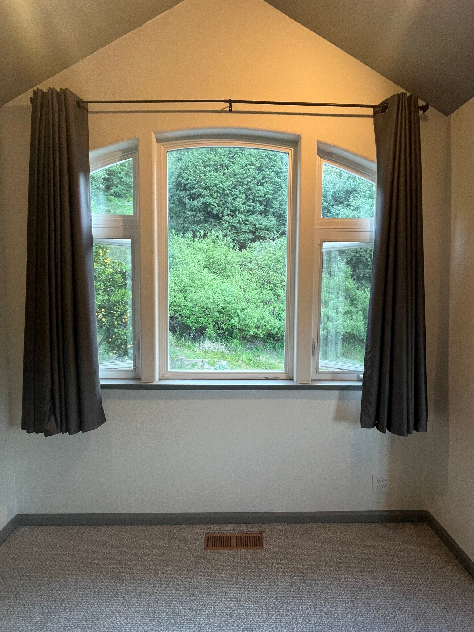 Building Photo - 7181 Thorndale Dr