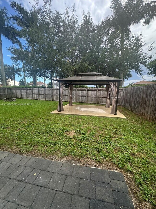 Building Photo - 3114 SE 3rd Dr