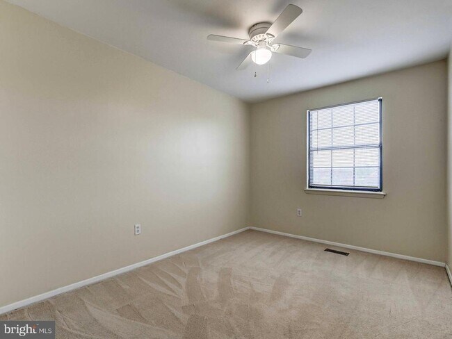 Building Photo - 18 Clinton Hill Ct