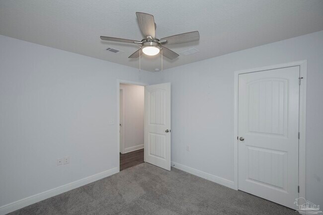 Building Photo - 3304 Bonfire Dr