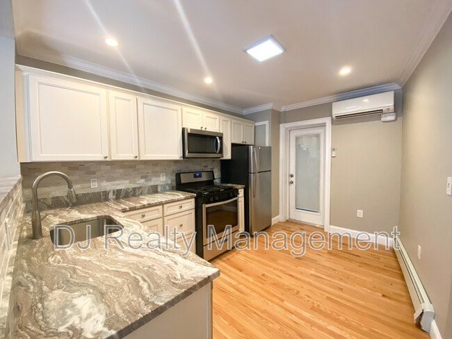 Building Photo - 466 Commercial St