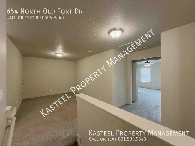 Building Photo - 654 N Old Fort Dr