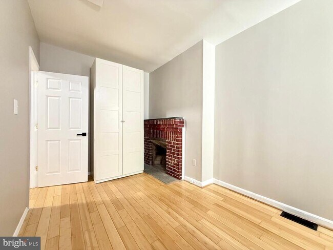 Building Photo - 1004 Girard St NW
